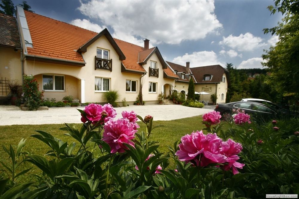 Keszi Panzio Hotel Budakeszi Exterior photo