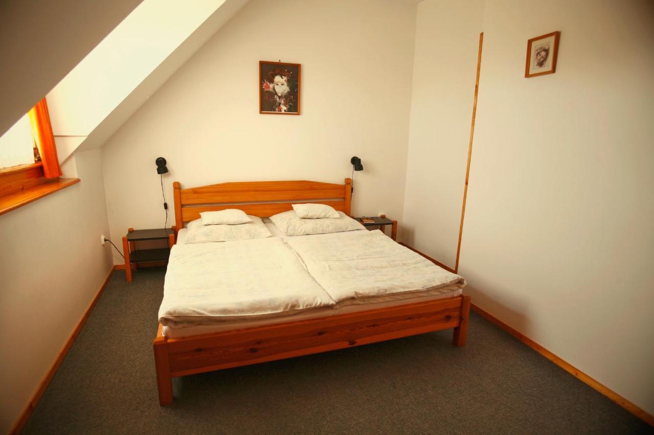 Keszi Panzio Hotel Budakeszi Room photo